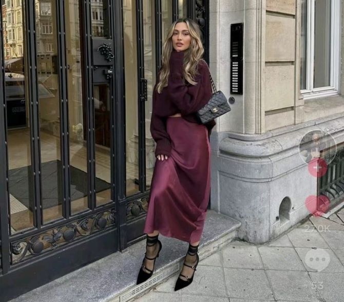 Wie man tiefe Weintöne in Streetstyle-Looks trägt – die angesagteste Farbe des Herbstes 2024 3