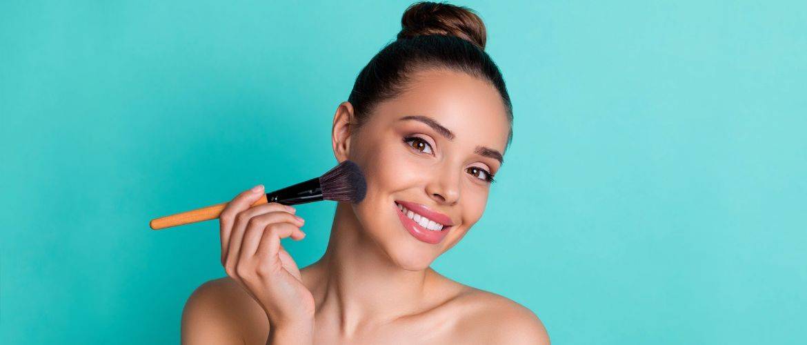 How to Accentuate Your Face Shape with Blush