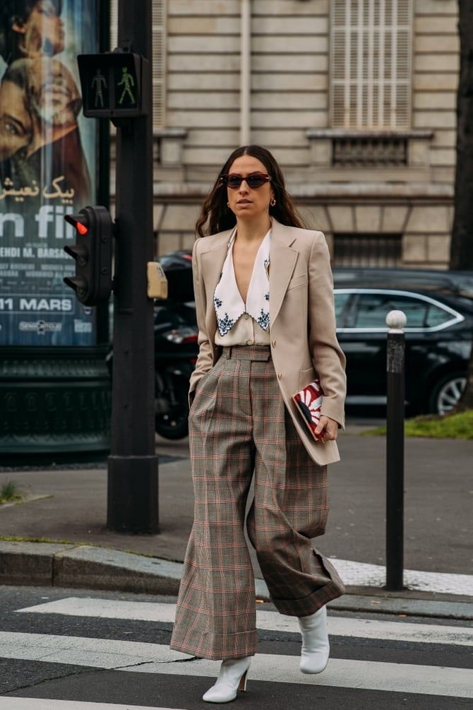 Fashionable trousers for creating a stylish autumn look 12