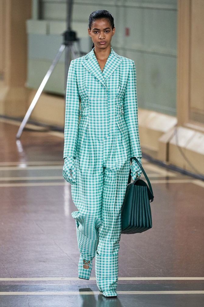 5 Fall 2024 Prints That Every Woman Should Have in Her Wardrobe 13