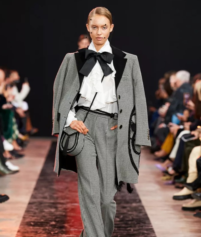 Blouse with a bow – a new trend of the fashion season 2024-2025 8