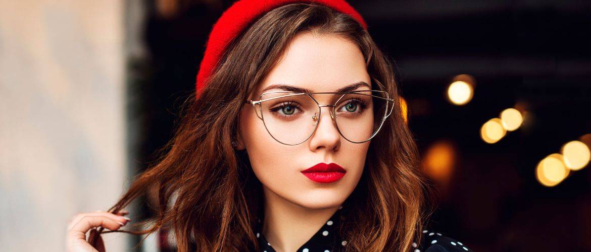 Makeup Tips for Those Who Wear Glasses