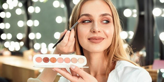 5 effektive Möglichkeiten, Make-up bei fettiger Haut länger haltbar zu machen 5