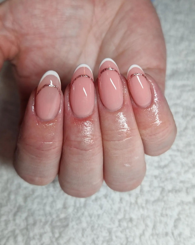 French manicure 2025: stylish accents and fresh ideas 37