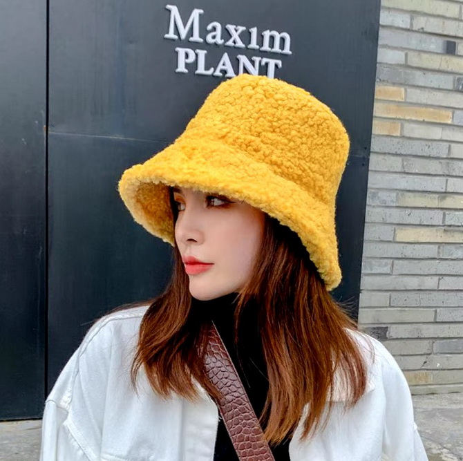 Stay Warm: 6 Key Winter Hat Trends 2024-2025 3