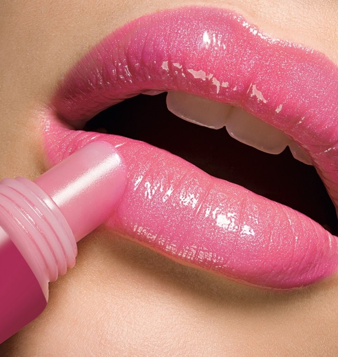 5 lipsticks for women 50+ that will remove “extra years” 2