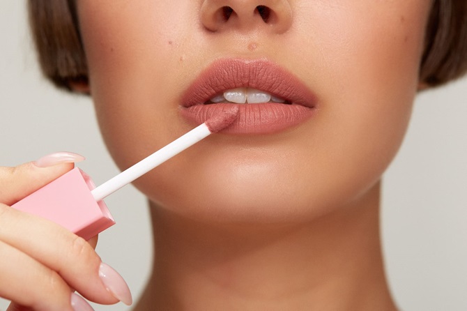 5 lipsticks for women 50+ that will remove “extra years” 4