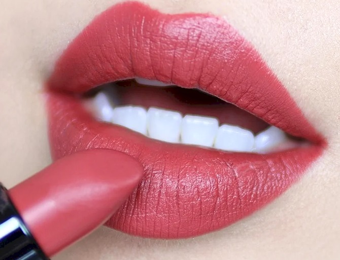 5 lipsticks for women 50+ that will remove “extra years” 3