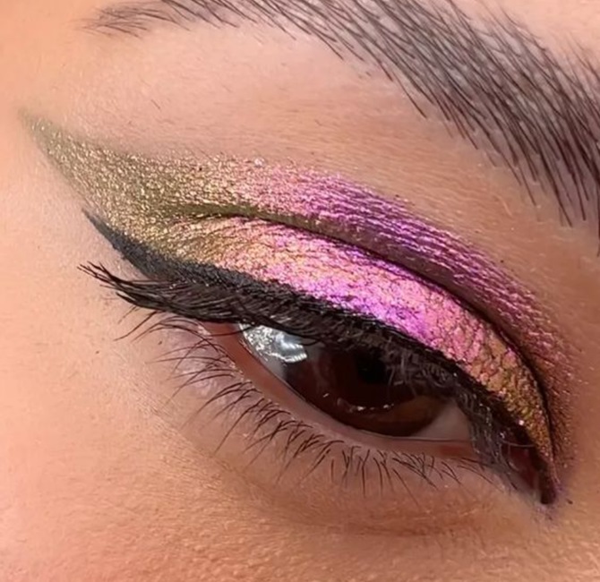 Holographic arrows are a fashionable beauty trend of the fall 6