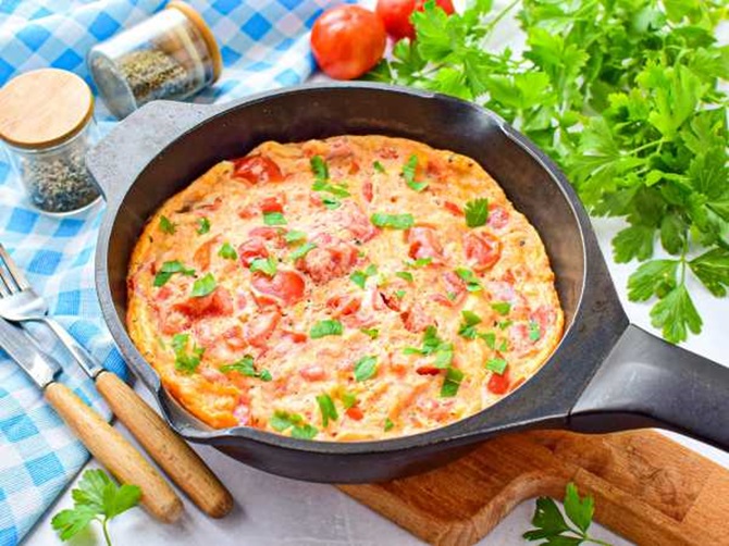 3 Möglichkeiten, Rührei mit Tomaten zum Frühstück zuzubereiten 2