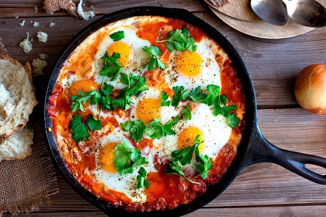 3 Möglichkeiten, Rührei mit Tomaten zum Frühstück zuzubereiten 3