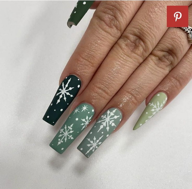 Green New Year’s manicure 2025 for nails of different shapes and lengths 16