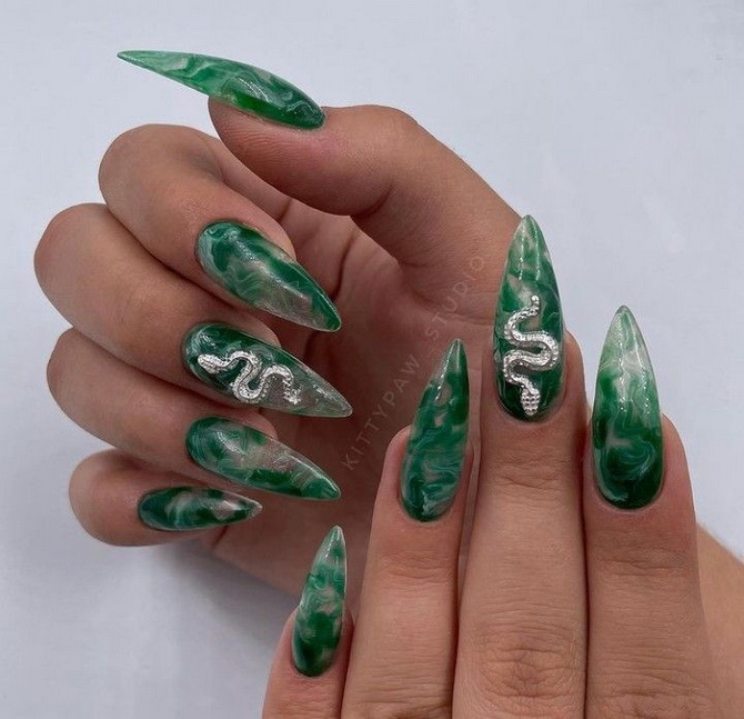 Green New Year’s manicure 2025 for nails of different shapes and lengths 33