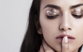 Glitter makeup is back in trend: features, how to do it