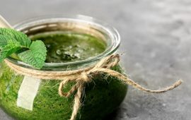 Mint sauce for meat: how to make a delicious addition to a dish