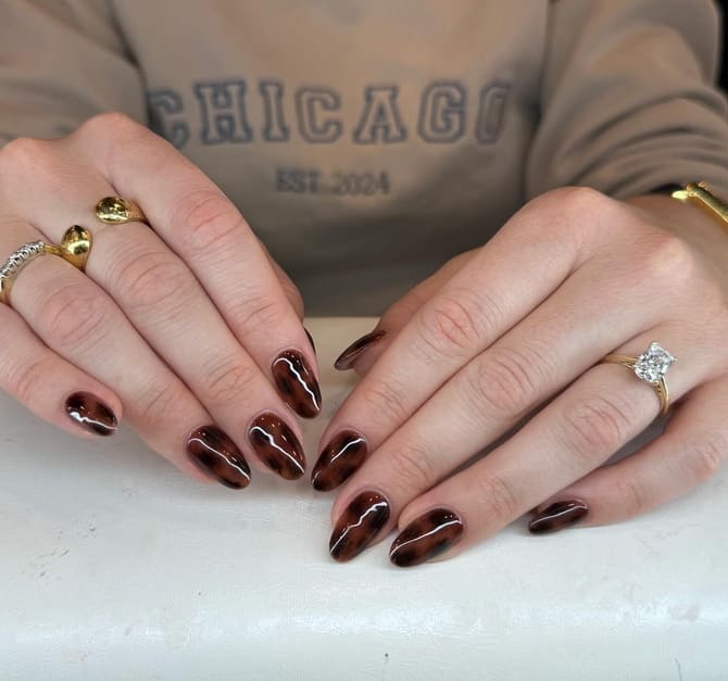 Manicure in the trendy shade Mocha Mousse: the main color of 2025 33