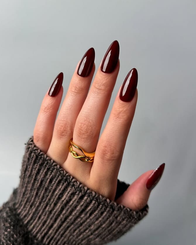 Manicure in the trendy shade Mocha Mousse: the main color of 2025 2