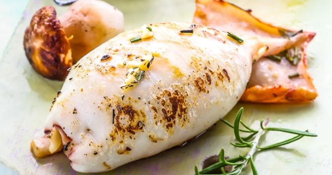 The most delicious stuffed squid recipes that will decorate any menu 3