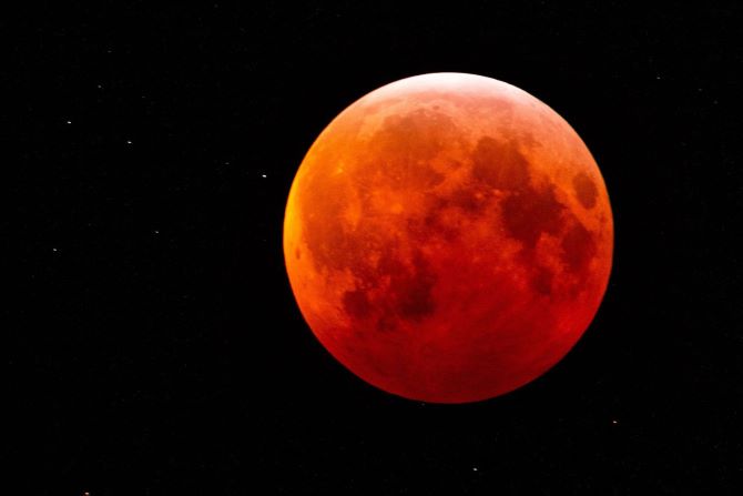 Mond- und Sonnenfinsternisse im Jahr 2025: einzigartige astronomische Phänomene 2