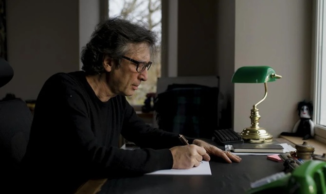 Neil Gaiman, Autor von „The Sandman“, wird beschuldigt, neun Frauen vergewaltigt zu haben 2