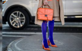 How to wear blue tights and look stylish