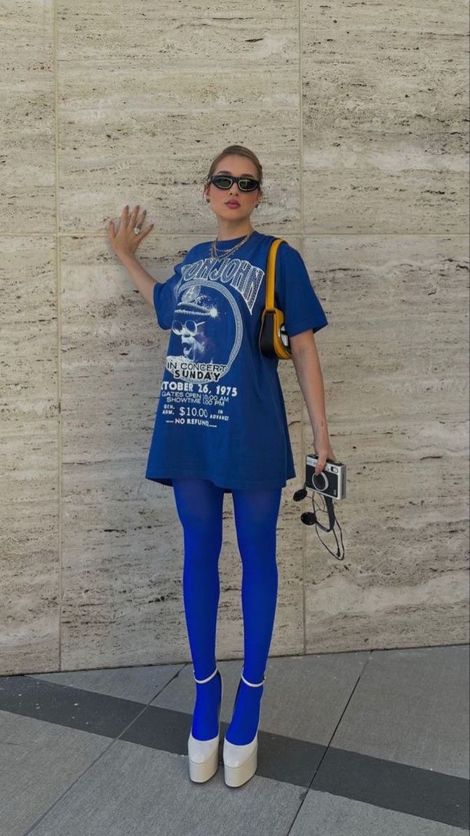 How to wear blue tights and look stylish 11