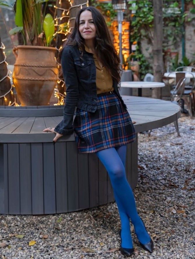 How to wear blue tights and look stylish 13