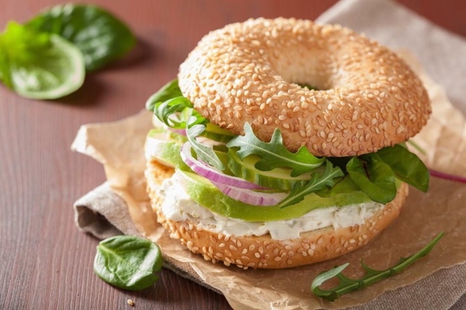 Bagel mit Ei und Parmesan: ein leckeres Frühstücksrezept 1