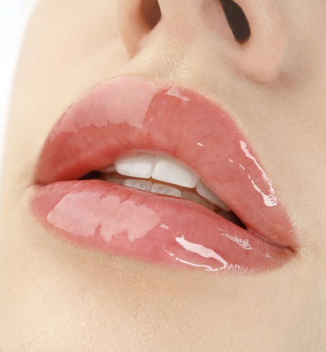 How to properly apply lipstick on dry lips so that your makeup looks perfect 1