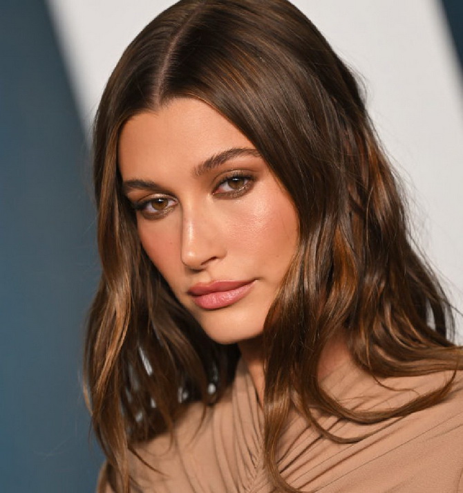 Mocha Mousse Hair Color – Fashionable Trend in Hair Coloring for 2025 5