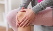 Боль в колене: 5 упражнений, которые помогут облегчить дискомфорт