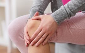 Боль в колене: 5 упражнений, которые помогут облегчить дискомфорт