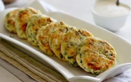 Käsekuchen mit Feta und Kräutern – so bereiten Sie ein leckeres und ungewöhnliches Gericht zu