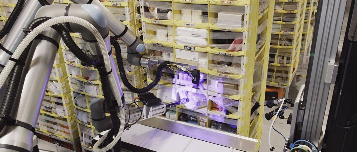 Amazon Introduces World’s First Loader Robot That Feels Objects Like a Human
