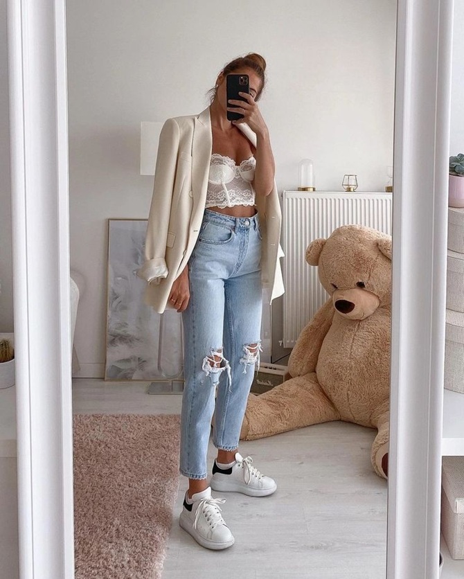 Ripped jeans: a fashionable hit of the season for summer 2025 12