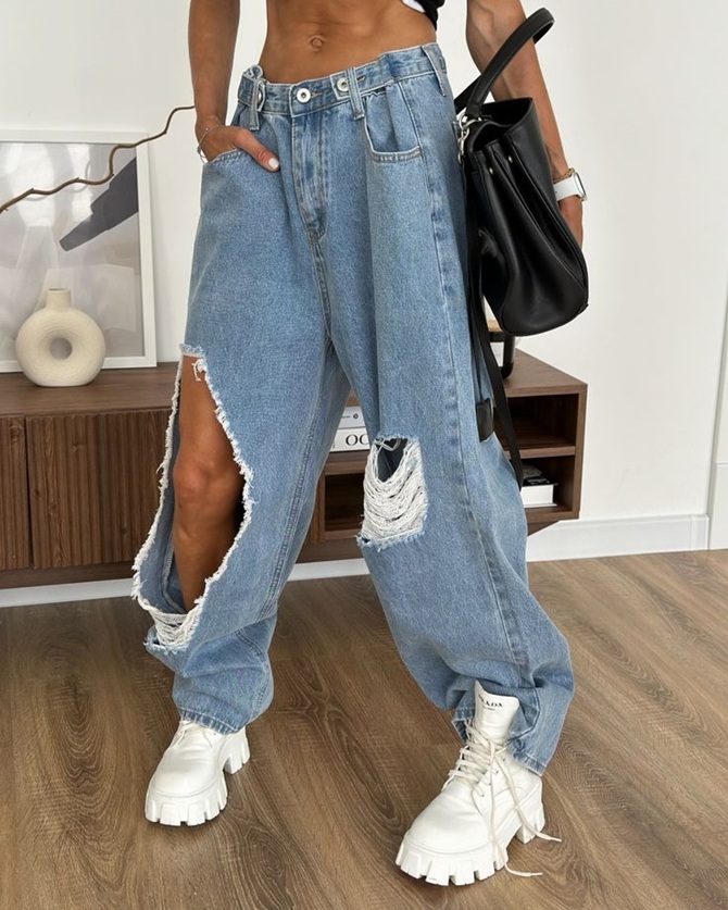 Ripped jeans: a fashionable hit of the season for summer 2025 14