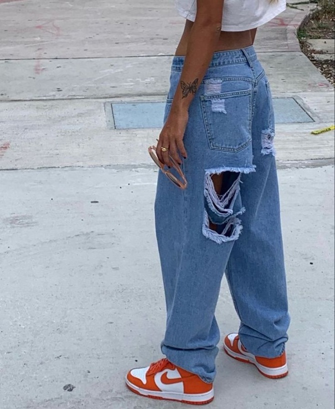 Ripped jeans: a fashionable hit of the season for summer 2025 15