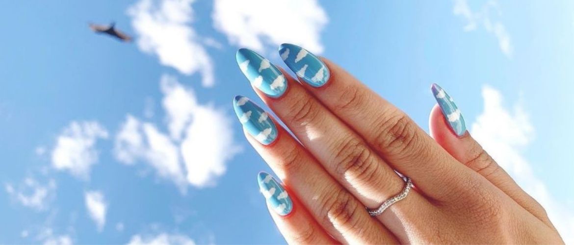 Cloud manicure: the magic of the sky on your nails