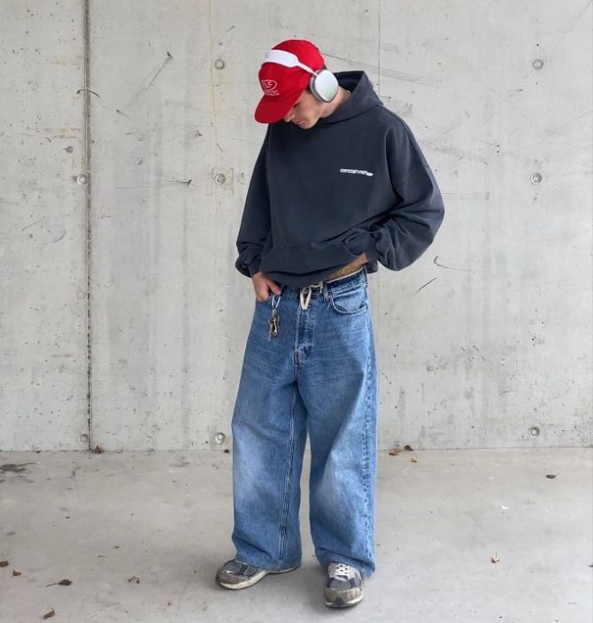 What jeans will be in fashion for men in 2025: stylish accents 11