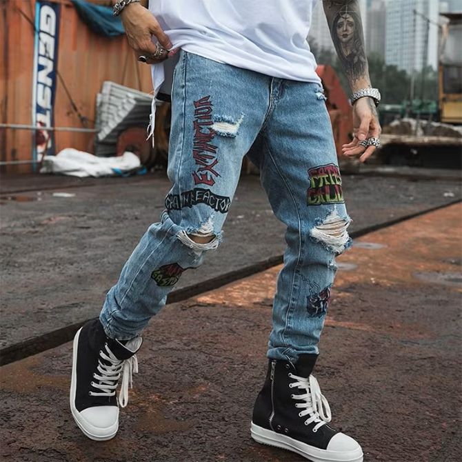 What jeans will be in fashion for men in 2025: stylish accents 9