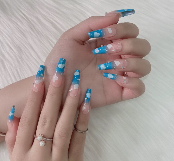 Cloud manicure: the magic of the sky on your nails 18