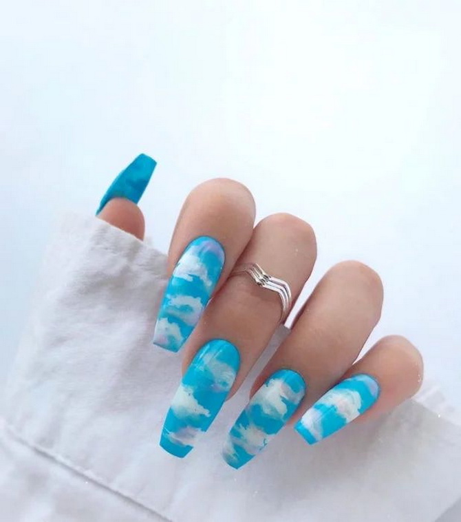 Cloud manicure: the magic of the sky on your nails 1