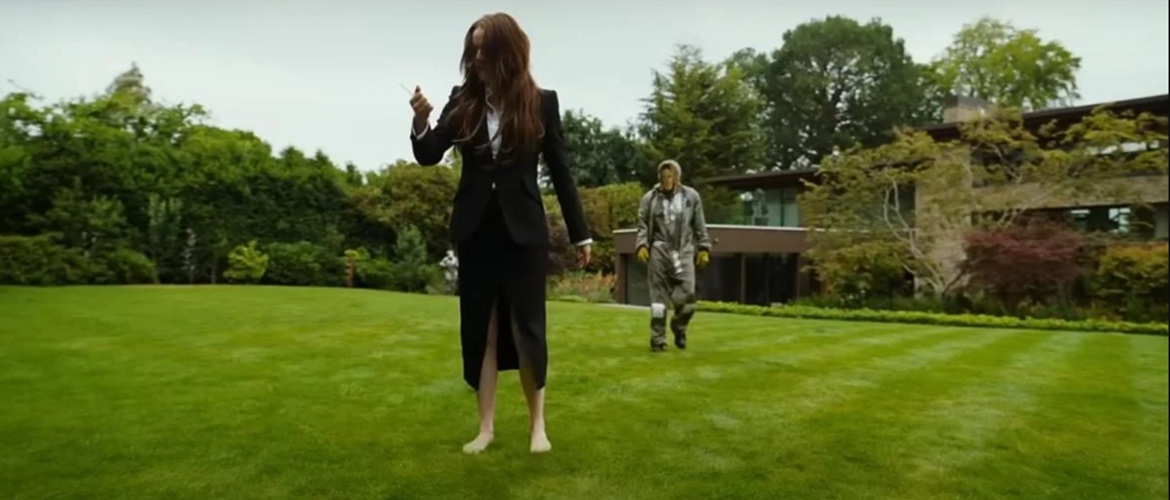Trailer for the sci-fi comedy “Bugonia” released