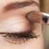 Lidschatten richtig auftragen, damit Ihr Make-up den ganzen Tag lang hält
