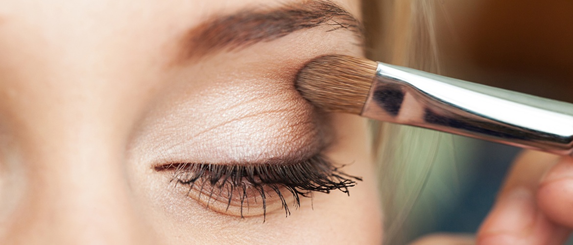 How to apply eyeshadow correctly so that your makeup lasts as long as possible throughout the day