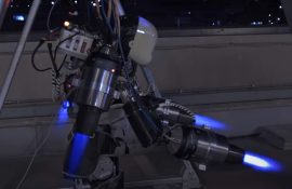 Der erste fliegende humanoide Roboter mit Jetpack wird vorgestellt
