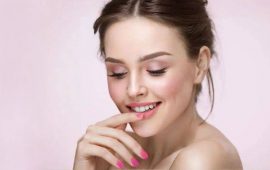 Schönheit ohne Make-up: Was in die Kosmetiktasche jeder Frau gehört