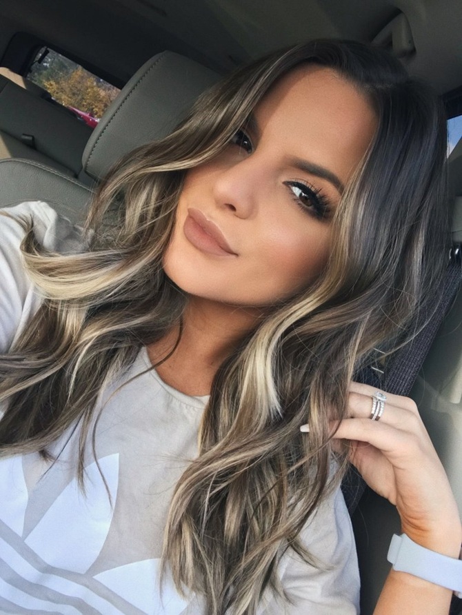 Fashionable hair highlights for summer 2025 2