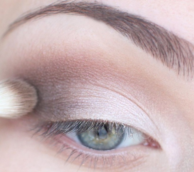 How to apply eyeshadow correctly so that your makeup lasts as long as possible throughout the day 2