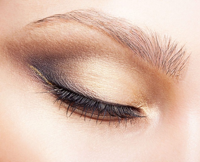 How to apply eyeshadow correctly so that your makeup lasts as long as possible throughout the day 1